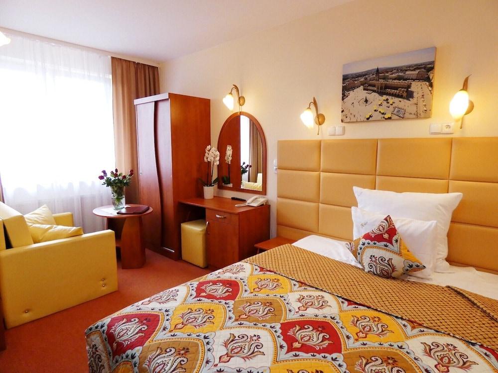 Aparthotel Adler Krakow Exterior photo